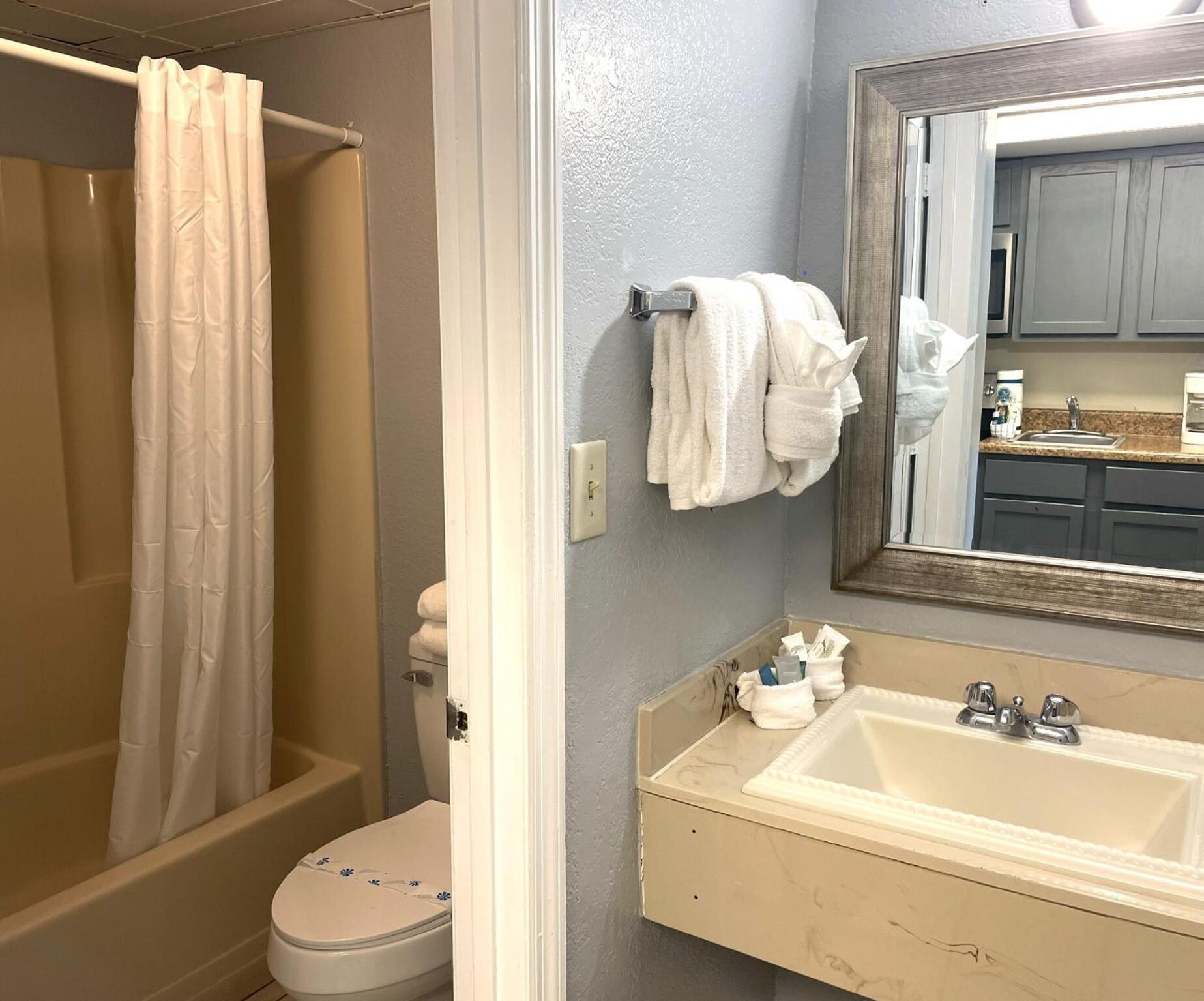 Blue Palmetto Vacation Rentals 미를 비치 객실 사진